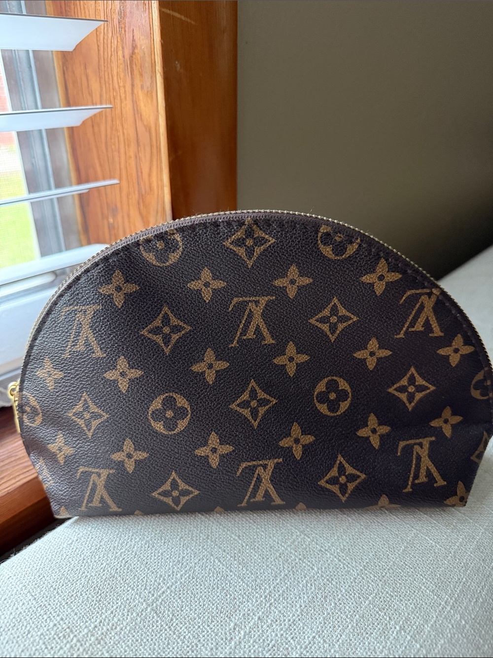 Makeup pouch